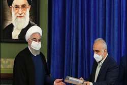 تقدیر از وزیر اقتصاد برای توسعه دولت الکترونیک ‌و شفافیت در وزارت اقتصاد