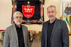 حضور رئیس کل سازمان خصوصی سازی در باشگاه پرسپولیس/ قول واگذاری سهام سرخ‌ها تا پایان بهمن